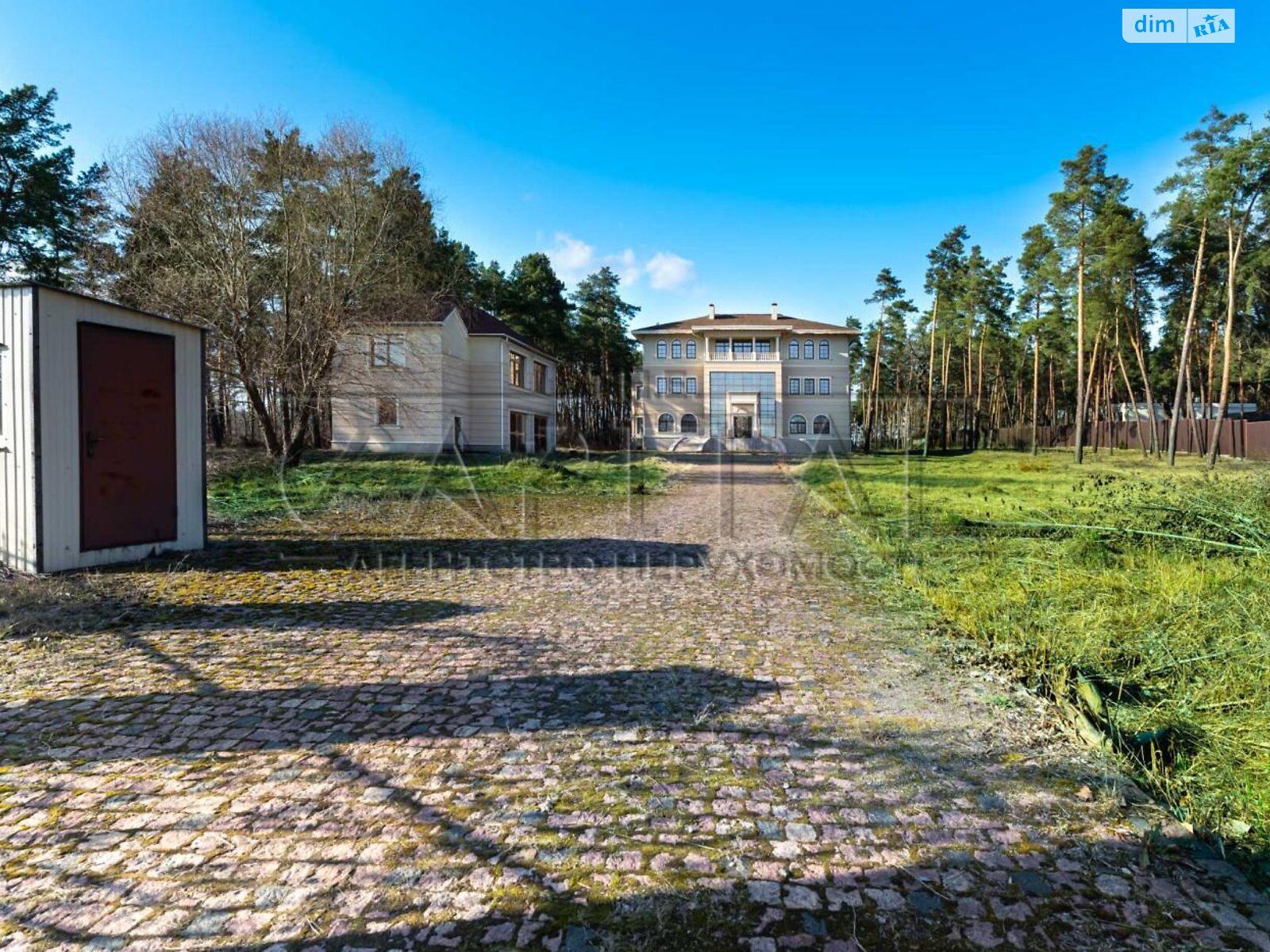 триповерховий будинок, 1190 кв. м, цегла. Продаж у Нових Безрадичах фото 1 триповерховий будинок, 1190 кв. м, цегла. Продаж у Нових Безрадичах фото 1