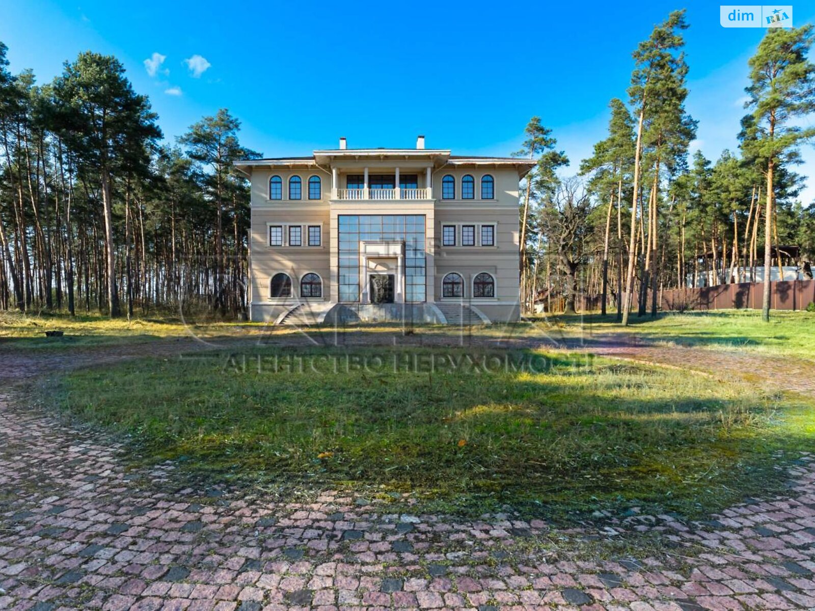 триповерховий будинок, 1190 кв. м, цегла. Продаж у Нових Безрадичах фото 1 триповерховий будинок, 1190 кв. м, цегла. Продаж у Нових Безрадичах фото 1