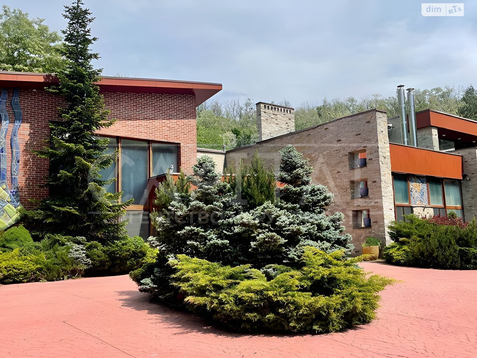 двухэтажный дом, 1252 кв. м, кирпич. Продажа в Новых Безрадичах фото 1 двухэтажный дом, 1252 кв. м, кирпич. Продажа в Новых Безрадичах фото 1