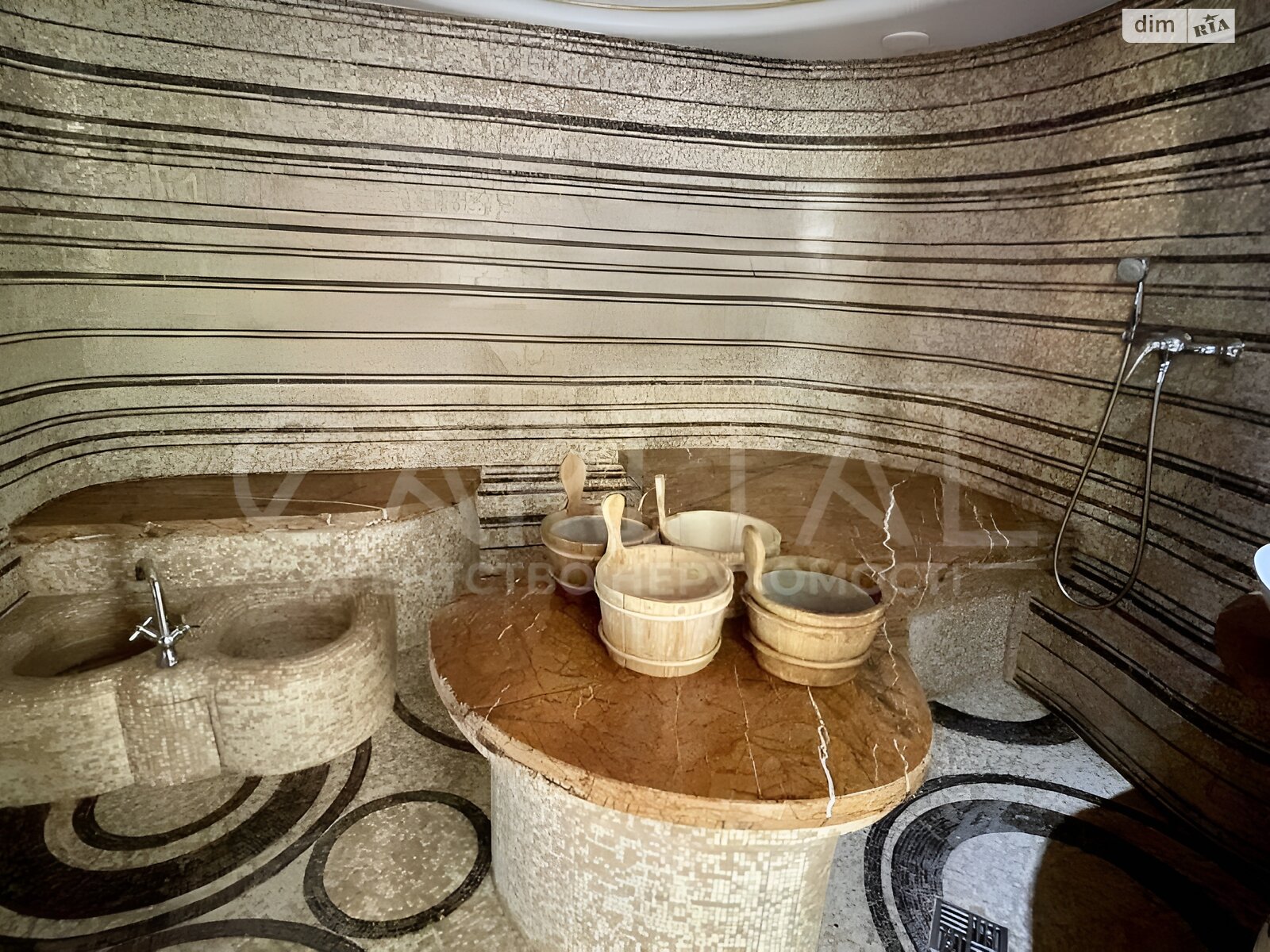 двухэтажный дом, 1252 кв. м, кирпич. Продажа в Новых Безрадичах фото 1 двухэтажный дом, 1252 кв. м, кирпич. Продажа в Новых Безрадичах фото 1