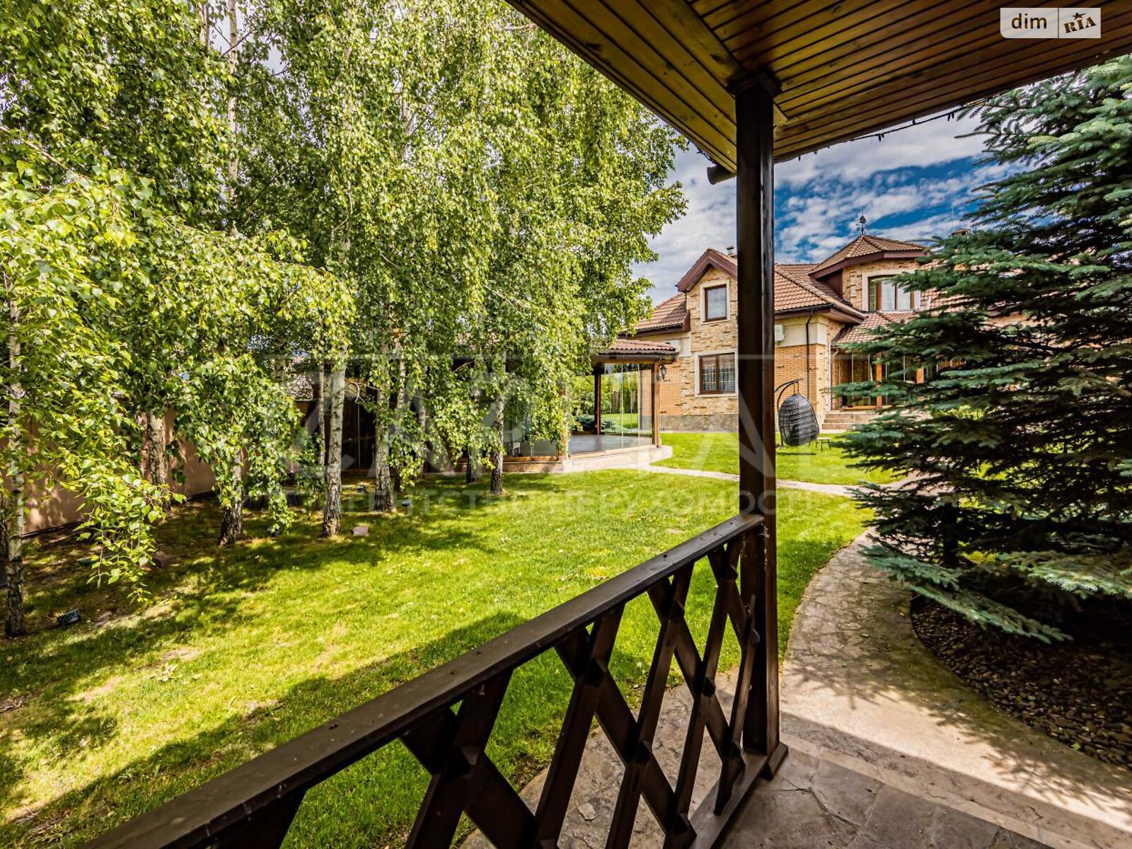 двухэтажный дом с верандой, 250 кв. м, кирпич. Продажа в Новых Петровцах фото 1 двухэтажный дом с верандой, 250 кв. м, кирпич. Продажа в Новых Петровцах фото 1