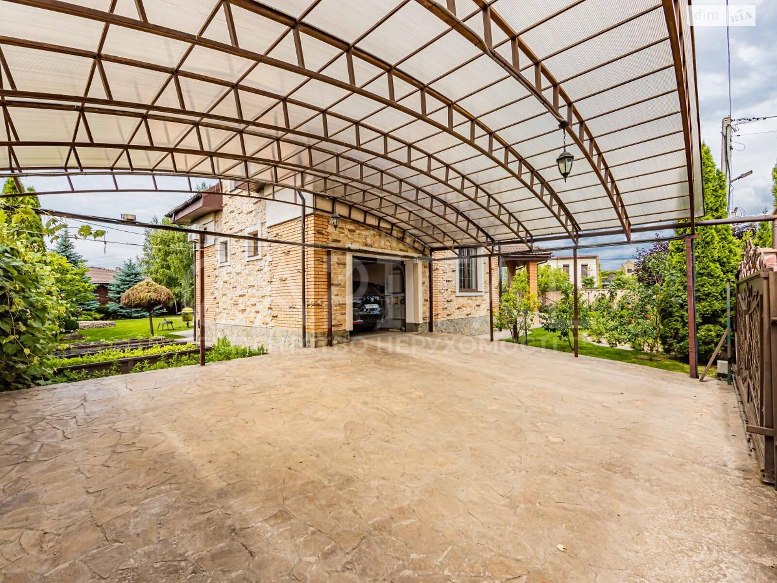 двухэтажный дом с верандой, 250 кв. м, кирпич. Продажа в Новых Петровцах фото 1 двухэтажный дом с верандой, 250 кв. м, кирпич. Продажа в Новых Петровцах фото 1