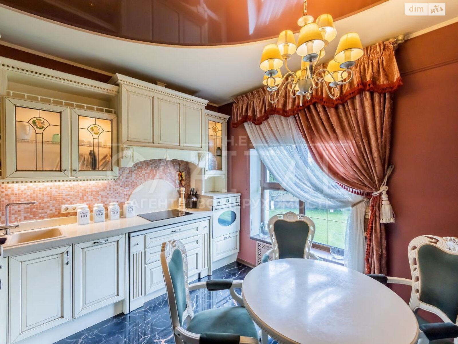 двухэтажный дом с верандой, 250 кв. м, кирпич. Продажа в Новых Петровцах фото 1 двухэтажный дом с верандой, 250 кв. м, кирпич. Продажа в Новых Петровцах фото 1