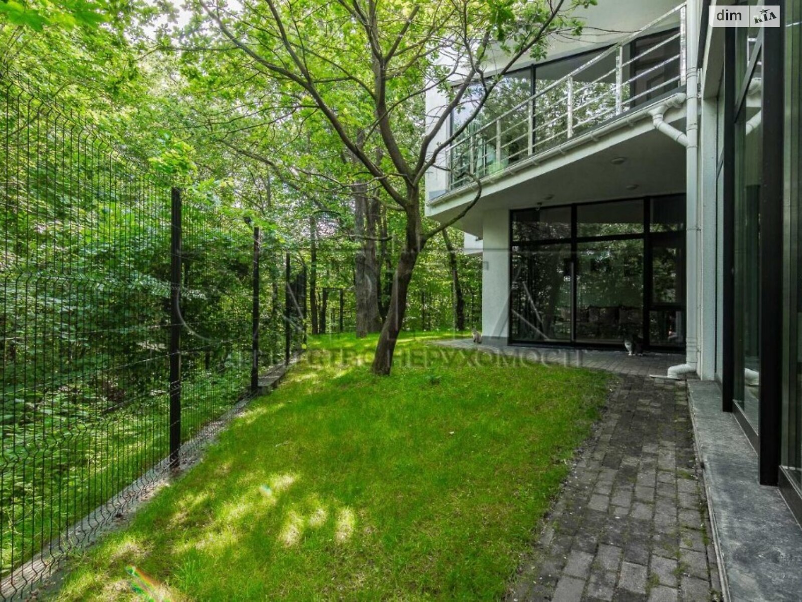 двухэтажный дом с отоплением, 400 кв. м, кирпич. Продажа в Новых Петровцах фото 1 двухэтажный дом с отоплением, 400 кв. м, кирпич. Продажа в Новых Петровцах фото 1