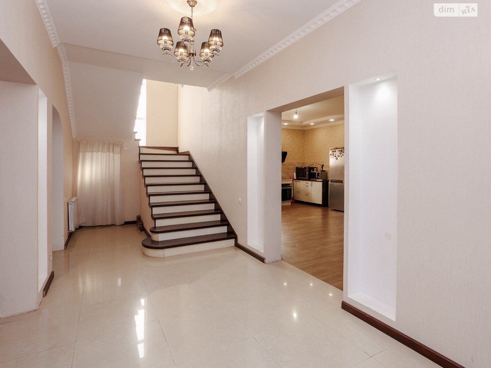 триповерховий будинок з верандою, 485 кв. м, пінобетон. Продаж у Нових Петрівцях фото 1 триповерховий будинок з верандою, 485 кв. м, пінобетон. Продаж у Нових Петрівцях фото 1