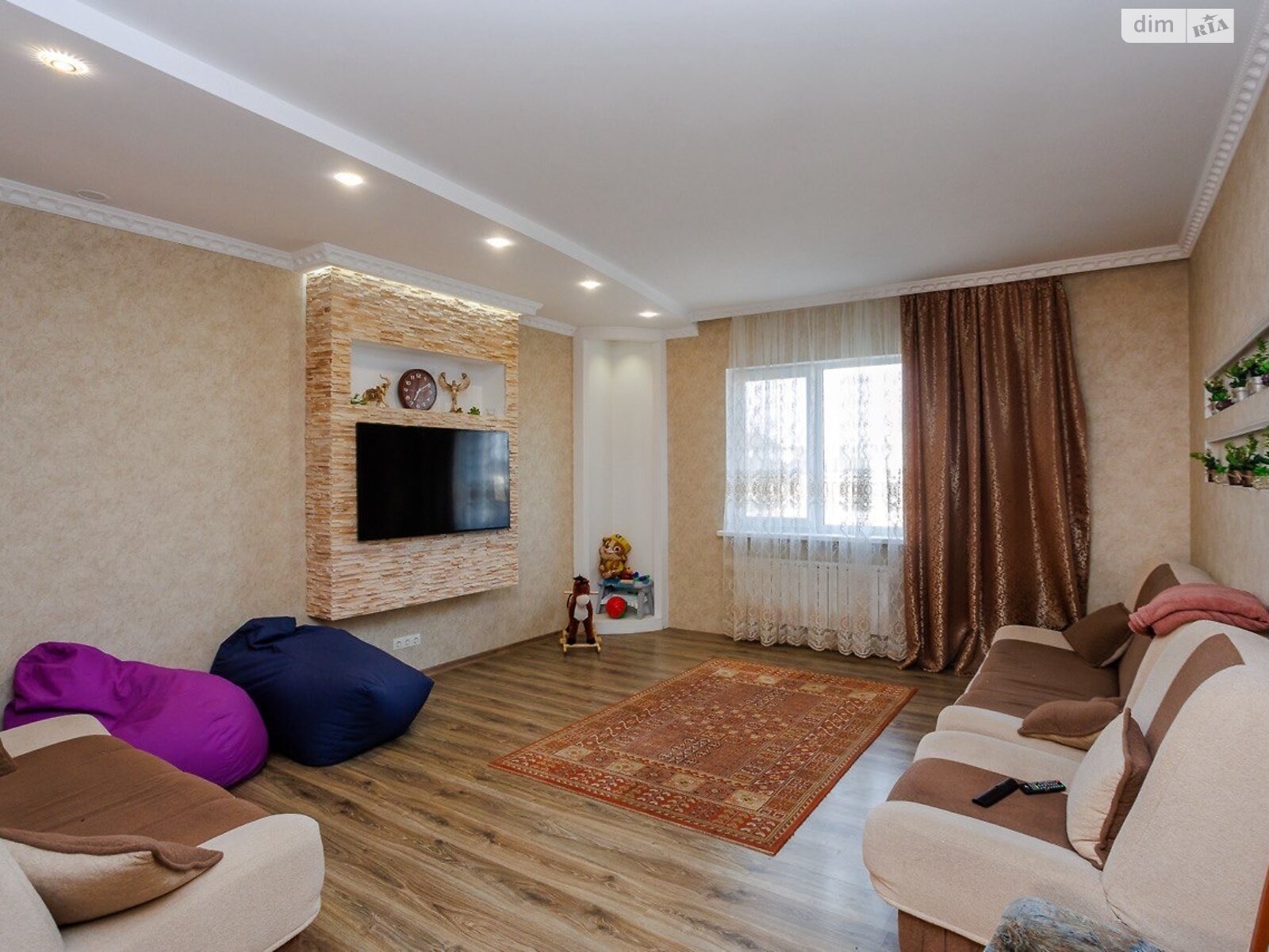 триповерховий будинок з верандою, 485 кв. м, пінобетон. Продаж у Нових Петрівцях фото 1 триповерховий будинок з верандою, 485 кв. м, пінобетон. Продаж у Нових Петрівцях фото 1