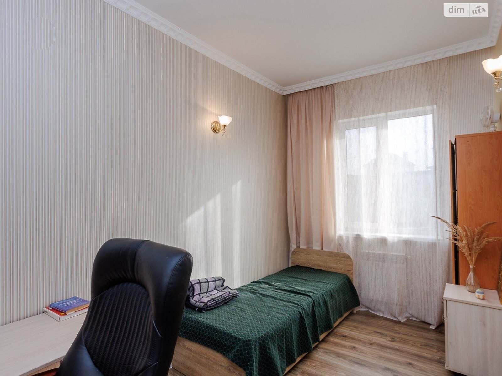 триповерховий будинок з верандою, 485 кв. м, пінобетон. Продаж у Нових Петрівцях фото 1 триповерховий будинок з верандою, 485 кв. м, пінобетон. Продаж у Нових Петрівцях фото 1