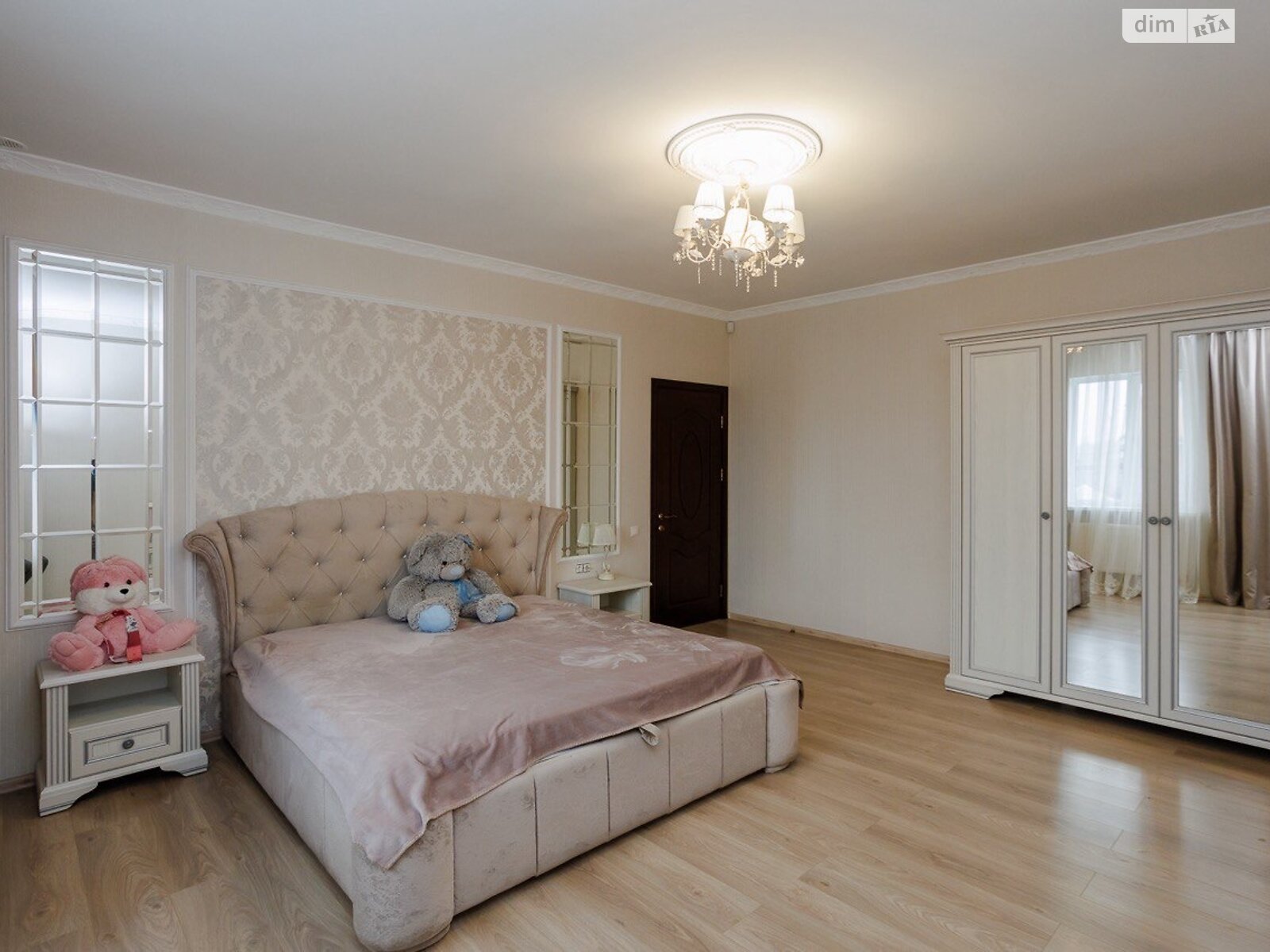 триповерховий будинок з верандою, 485 кв. м, пінобетон. Продаж у Нових Петрівцях фото 1 триповерховий будинок з верандою, 485 кв. м, пінобетон. Продаж у Нових Петрівцях фото 1