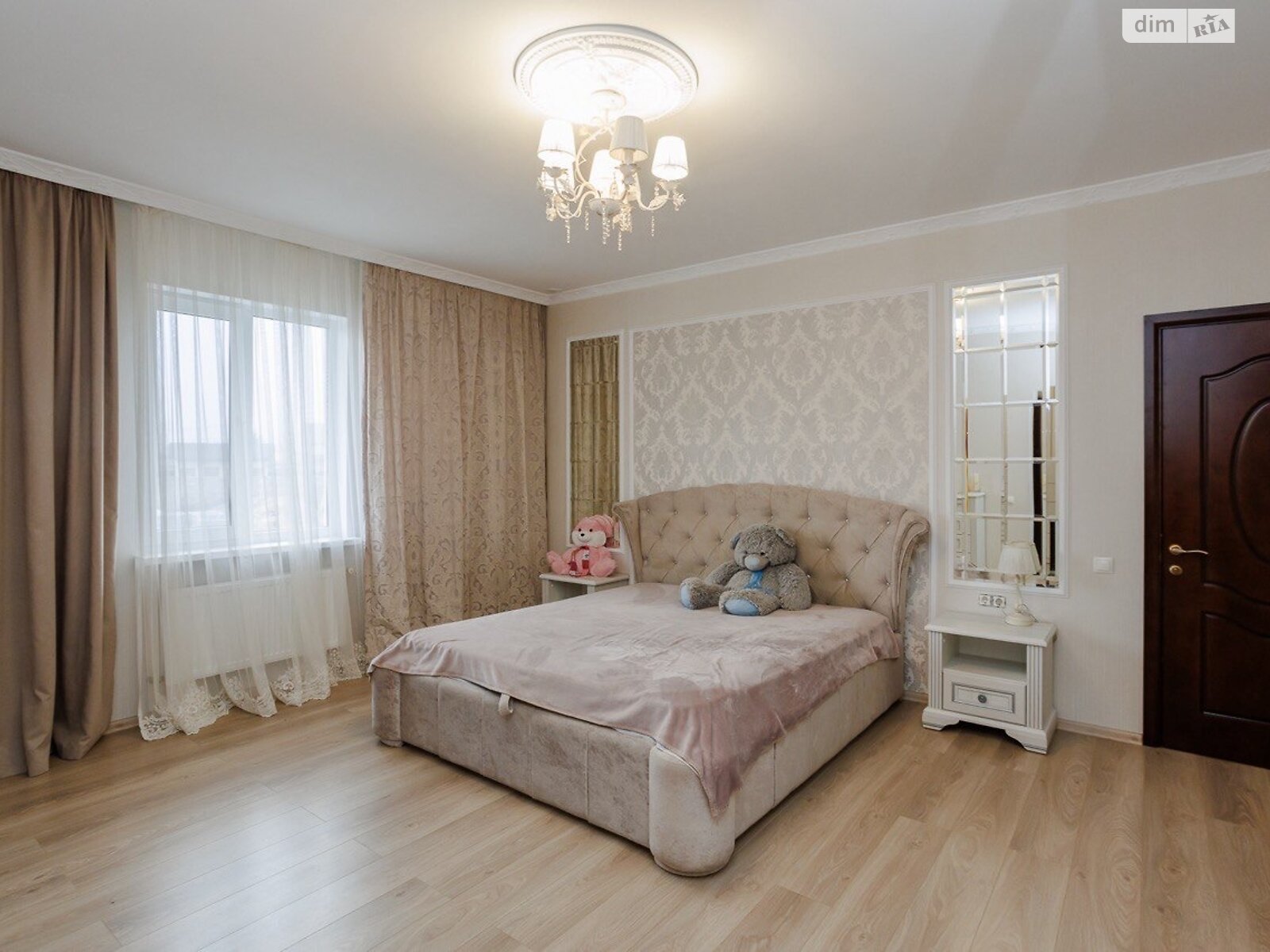 триповерховий будинок з верандою, 485 кв. м, пінобетон. Продаж у Нових Петрівцях фото 1 триповерховий будинок з верандою, 485 кв. м, пінобетон. Продаж у Нових Петрівцях фото 1