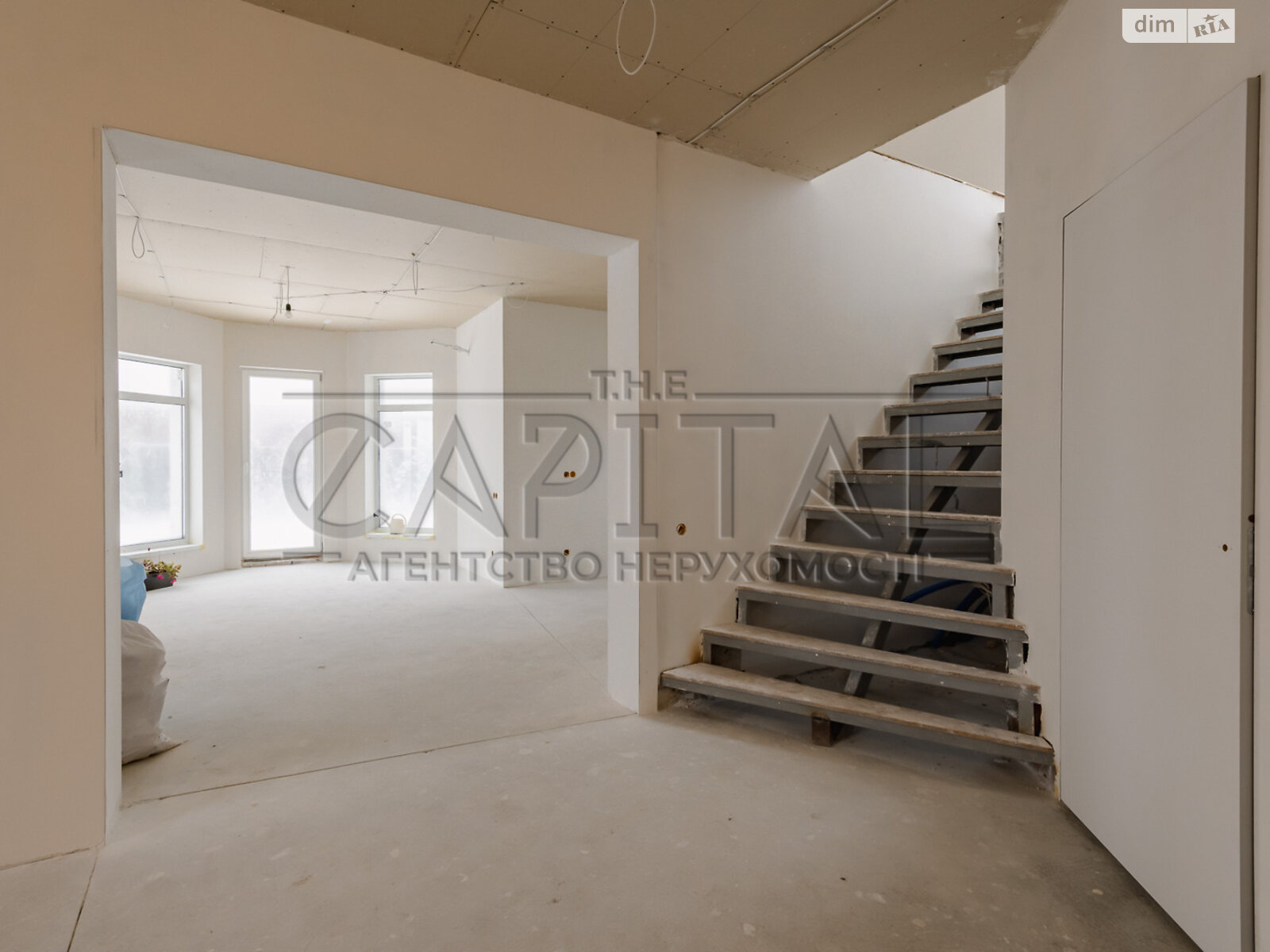 двухэтажный дом с гаражом, 206.1 кв. м, кирпич. Продажа в Новых Петровцах фото 1