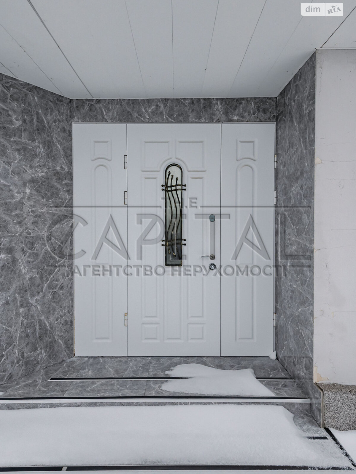 двухэтажный дом с гаражом, 206.1 кв. м, кирпич. Продажа в Новых Петровцах фото 1