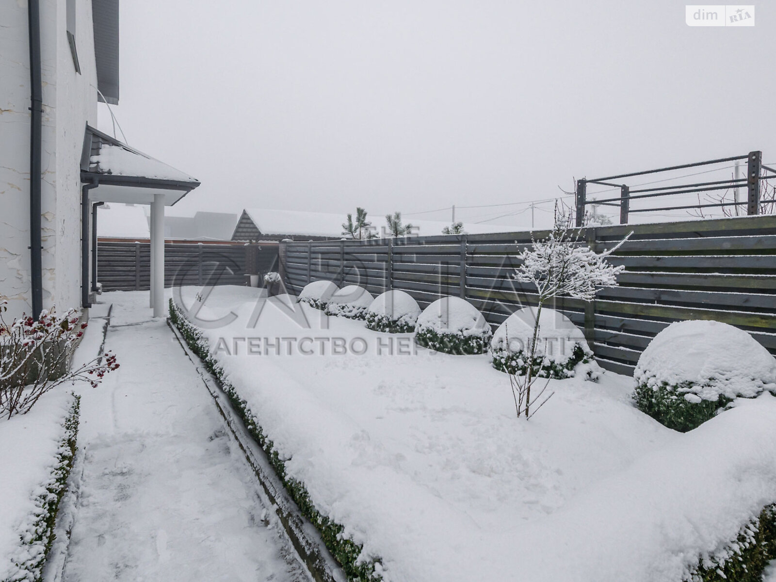 двухэтажный дом с гаражом, 206.1 кв. м, кирпич. Продажа в Новых Петровцах фото 1