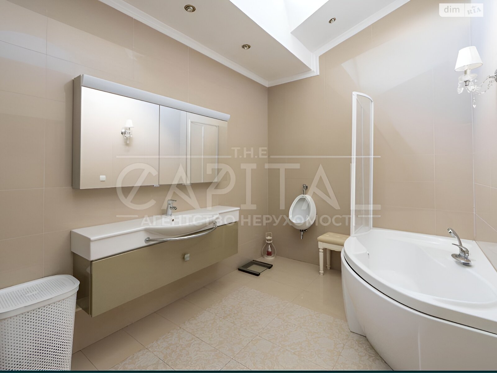 двухэтажный дом с гаражом, 360 кв. м, кирпич. Продажа в Новых Петровцах фото 1 двухэтажный дом с гаражом, 360 кв. м, кирпич. Продажа в Новых Петровцах фото 1