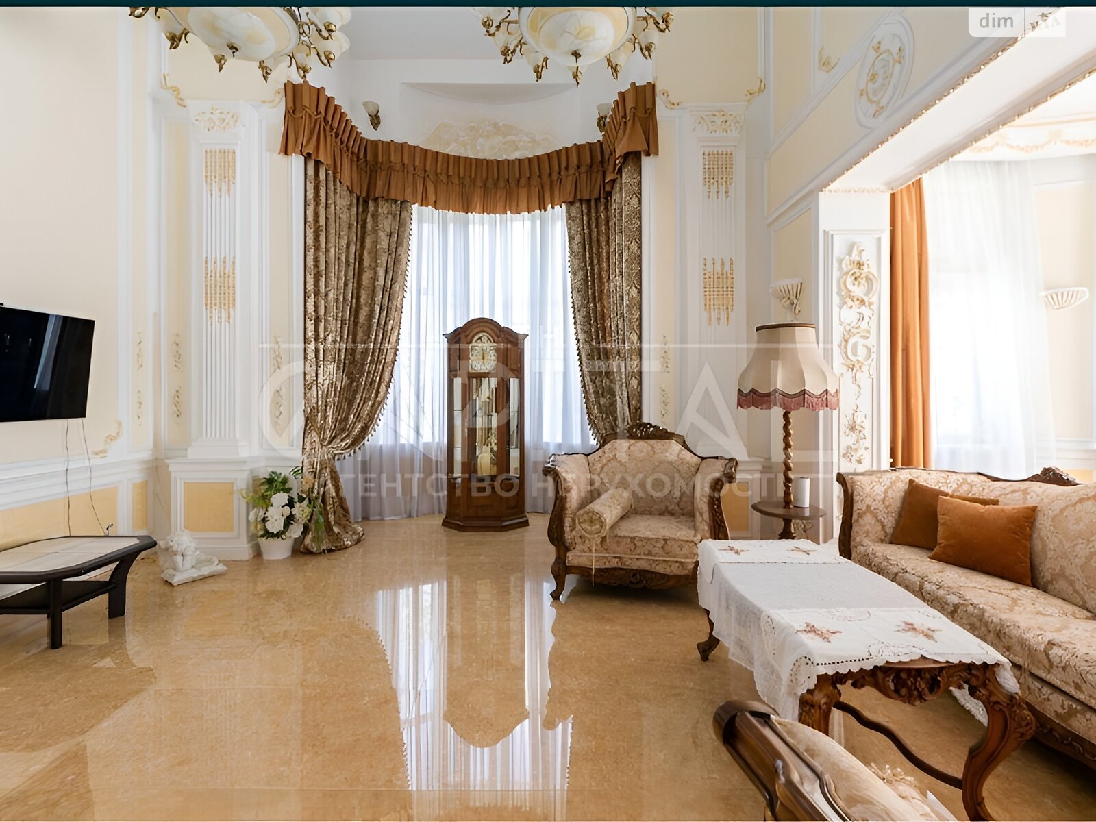 двухэтажный дом с гаражом, 360 кв. м, кирпич. Продажа в Новых Петровцах фото 1 двухэтажный дом с гаражом, 360 кв. м, кирпич. Продажа в Новых Петровцах фото 1