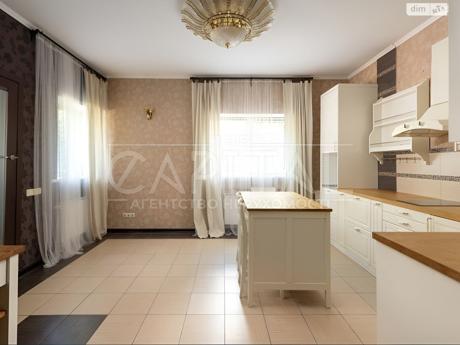 двухэтажный дом с гаражом, 360 кв. м, кирпич. Продажа в Новых Петровцах фото 1 двухэтажный дом с гаражом, 360 кв. м, кирпич. Продажа в Новых Петровцах фото 1
