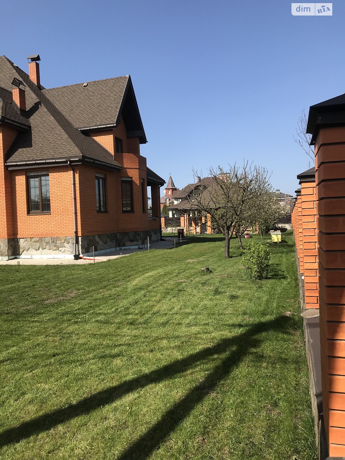 двоповерховий будинок, 489 кв. м, цегла. Продаж у Нових Петрівцях фото 1 двоповерховий будинок, 489 кв. м, цегла. Продаж у Нових Петрівцях фото 1