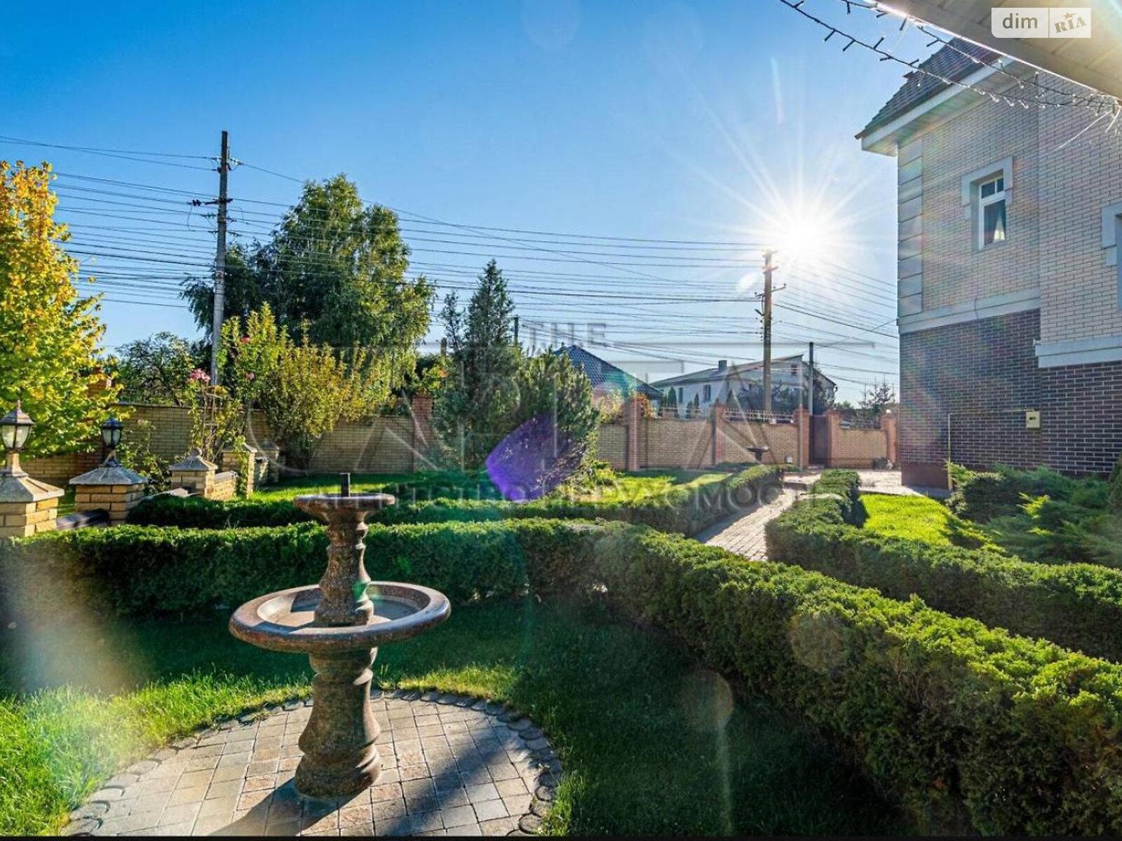 трехэтажный дом, 287.2 кв. м, кирпич. Продажа в Новых Петровцах фото 1 трехэтажный дом, 287.2 кв. м, кирпич. Продажа в Новых Петровцах фото 1