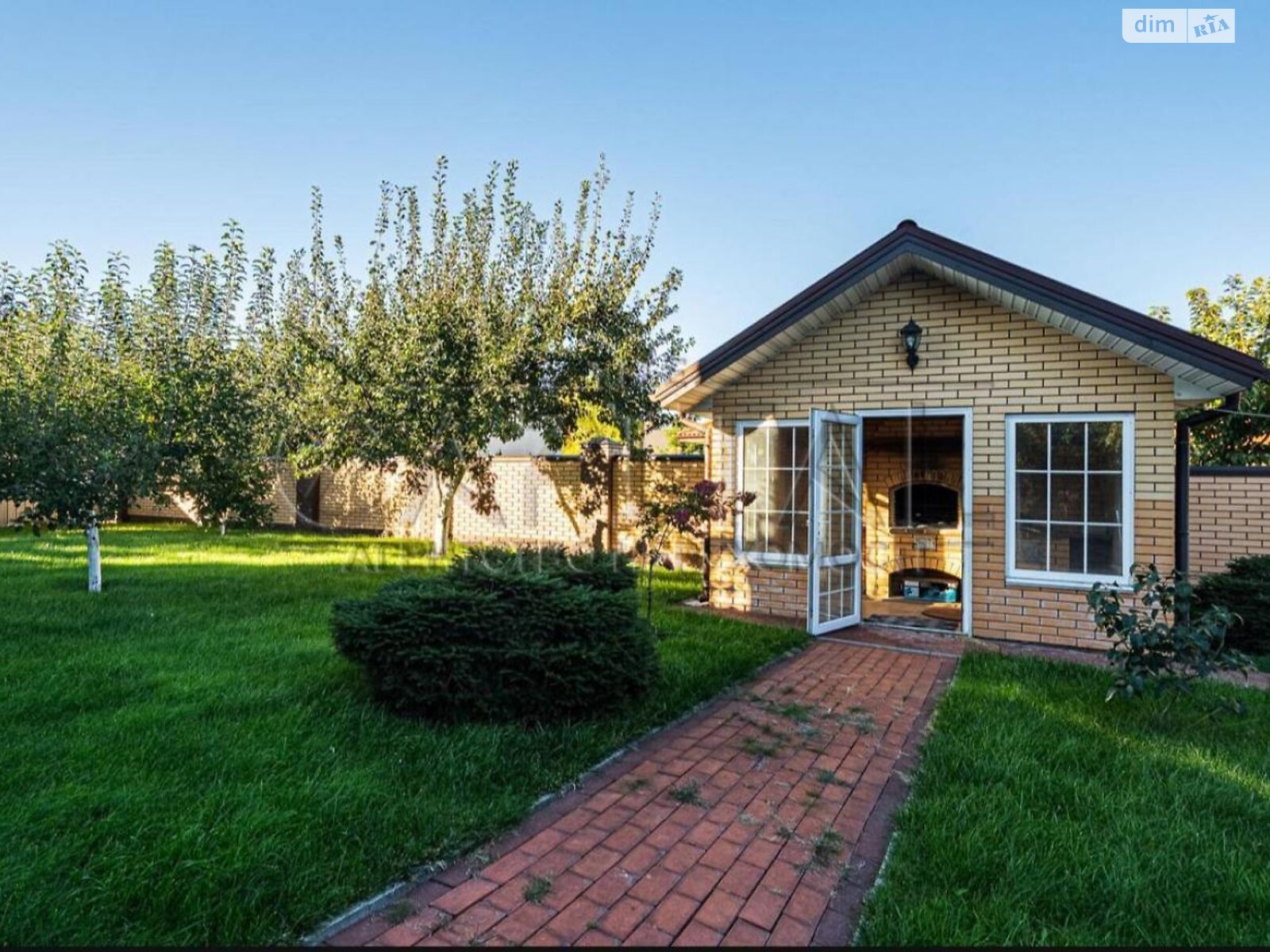 трехэтажный дом, 287.2 кв. м, кирпич. Продажа в Новых Петровцах фото 1 трехэтажный дом, 287.2 кв. м, кирпич. Продажа в Новых Петровцах фото 1