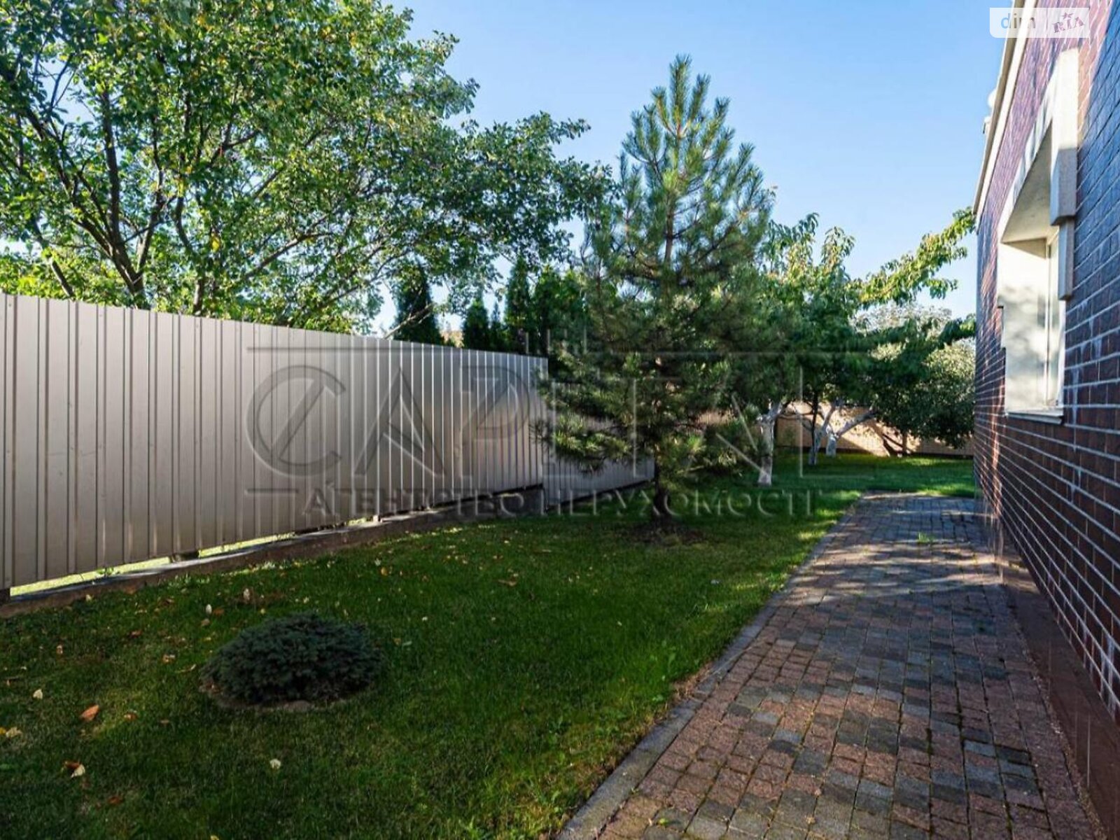 трехэтажный дом, 287.2 кв. м, кирпич. Продажа в Новых Петровцах фото 1 трехэтажный дом, 287.2 кв. м, кирпич. Продажа в Новых Петровцах фото 1