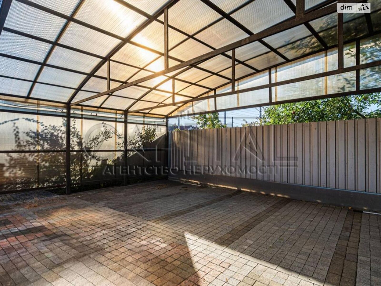 трехэтажный дом, 287.2 кв. м, кирпич. Продажа в Новых Петровцах фото 1 трехэтажный дом, 287.2 кв. м, кирпич. Продажа в Новых Петровцах фото 1