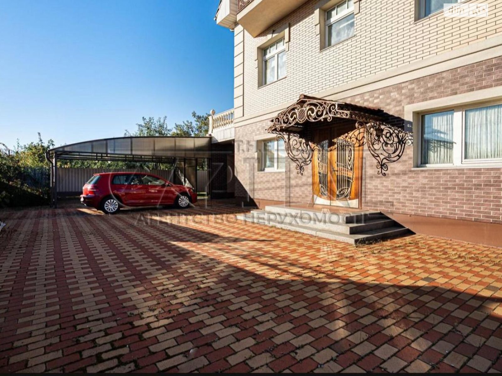 трехэтажный дом, 287.2 кв. м, кирпич. Продажа в Новых Петровцах фото 1 трехэтажный дом, 287.2 кв. м, кирпич. Продажа в Новых Петровцах фото 1