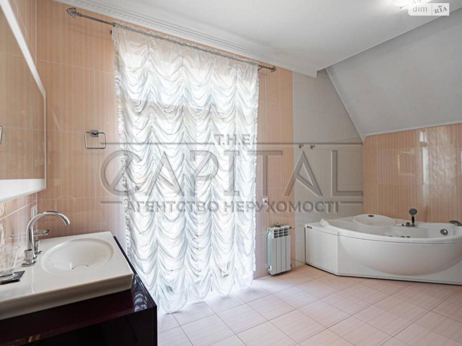 трехэтажный дом, 287.2 кв. м, кирпич. Продажа в Новых Петровцах фото 1 трехэтажный дом, 287.2 кв. м, кирпич. Продажа в Новых Петровцах фото 1