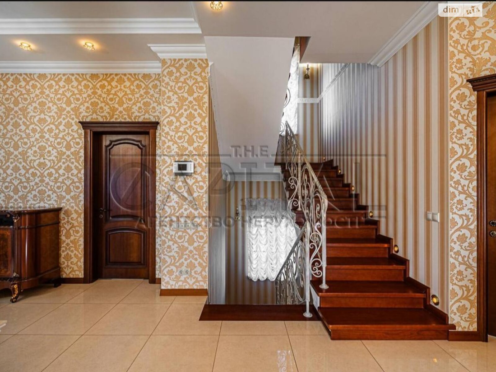 трехэтажный дом, 287.2 кв. м, кирпич. Продажа в Новых Петровцах фото 1 трехэтажный дом, 287.2 кв. м, кирпич. Продажа в Новых Петровцах фото 1