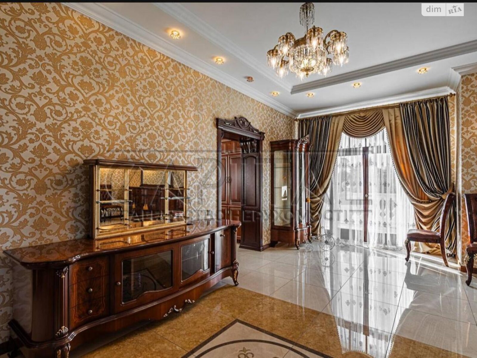 трехэтажный дом, 287.2 кв. м, кирпич. Продажа в Новых Петровцах фото 1 трехэтажный дом, 287.2 кв. м, кирпич. Продажа в Новых Петровцах фото 1