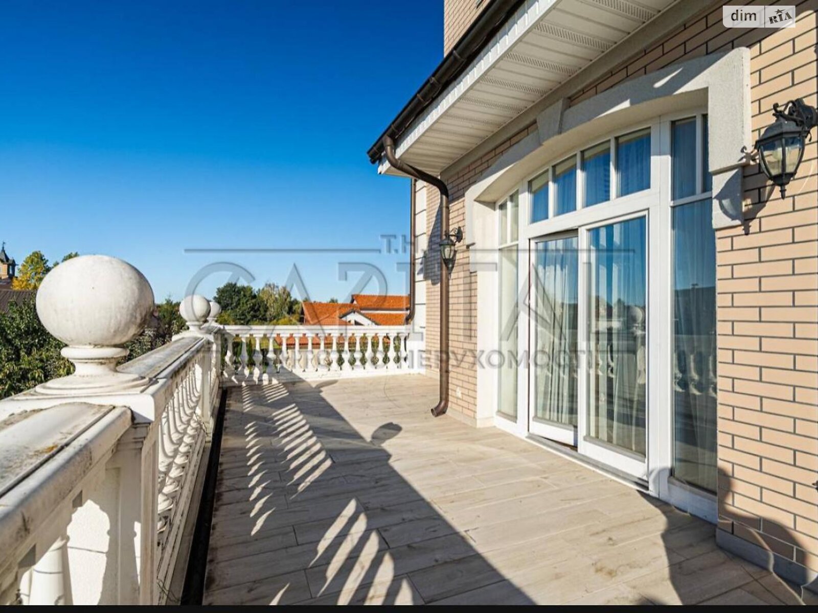 трехэтажный дом, 287.2 кв. м, кирпич. Продажа в Новых Петровцах фото 1 трехэтажный дом, 287.2 кв. м, кирпич. Продажа в Новых Петровцах фото 1