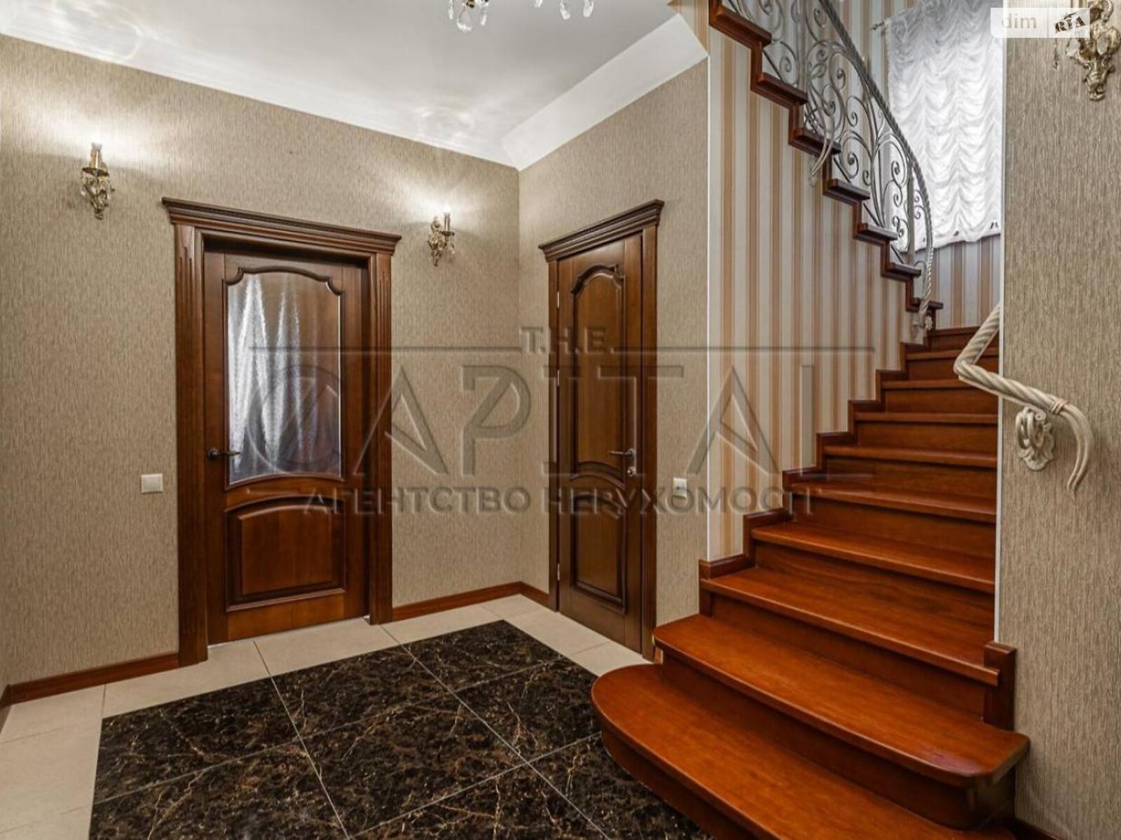 трехэтажный дом, 287.2 кв. м, кирпич. Продажа в Новых Петровцах фото 1 трехэтажный дом, 287.2 кв. м, кирпич. Продажа в Новых Петровцах фото 1