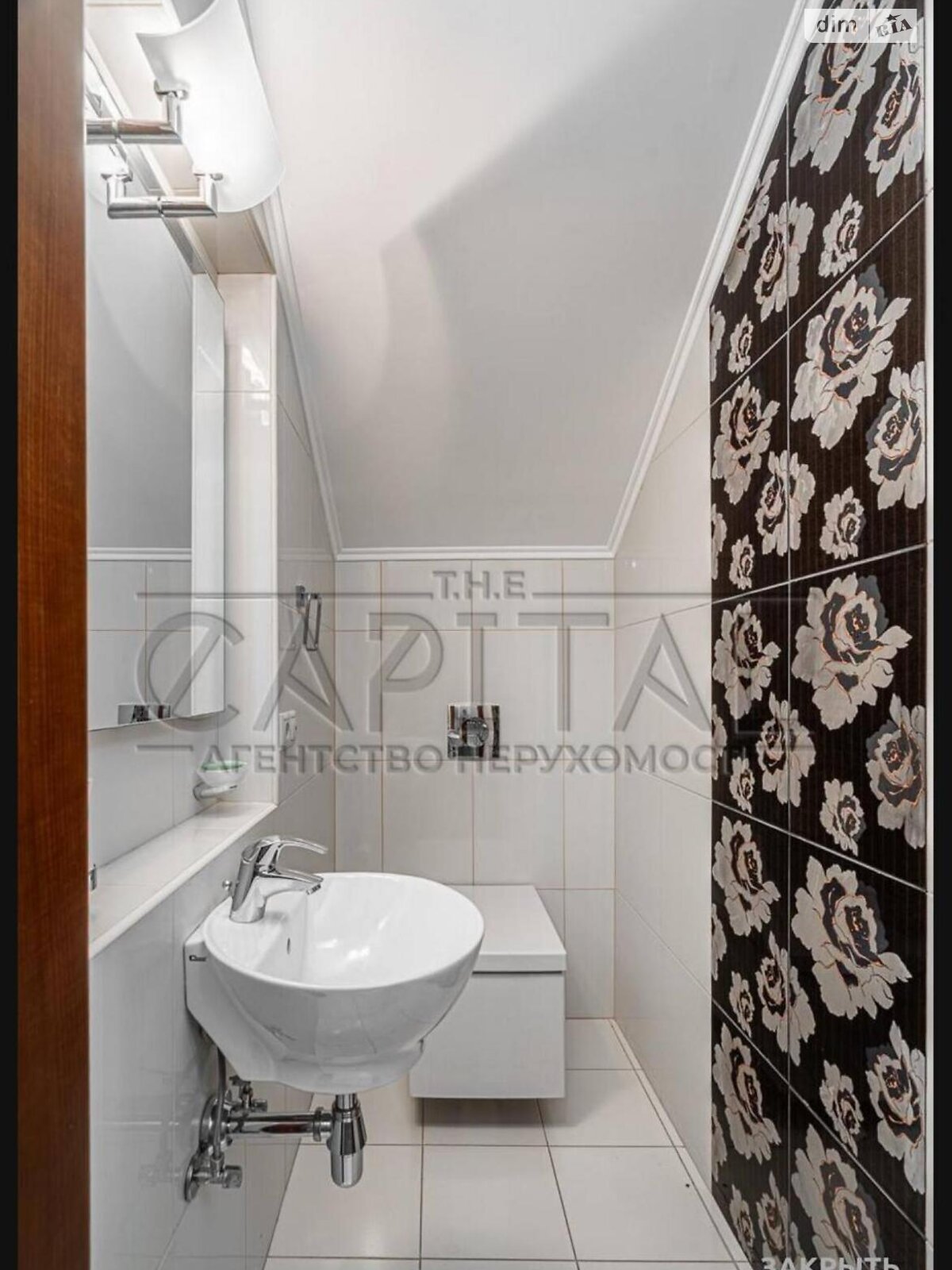 трехэтажный дом, 287.2 кв. м, кирпич. Продажа в Новых Петровцах фото 1 трехэтажный дом, 287.2 кв. м, кирпич. Продажа в Новых Петровцах фото 1