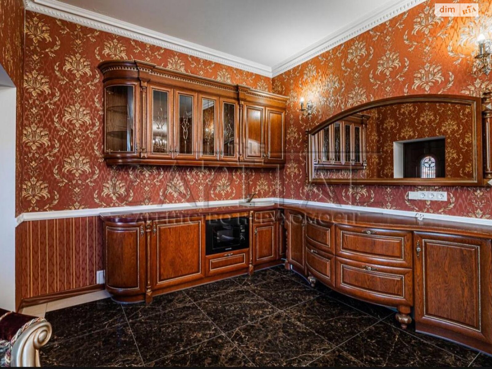 трехэтажный дом, 287.2 кв. м, кирпич. Продажа в Новых Петровцах фото 1 трехэтажный дом, 287.2 кв. м, кирпич. Продажа в Новых Петровцах фото 1