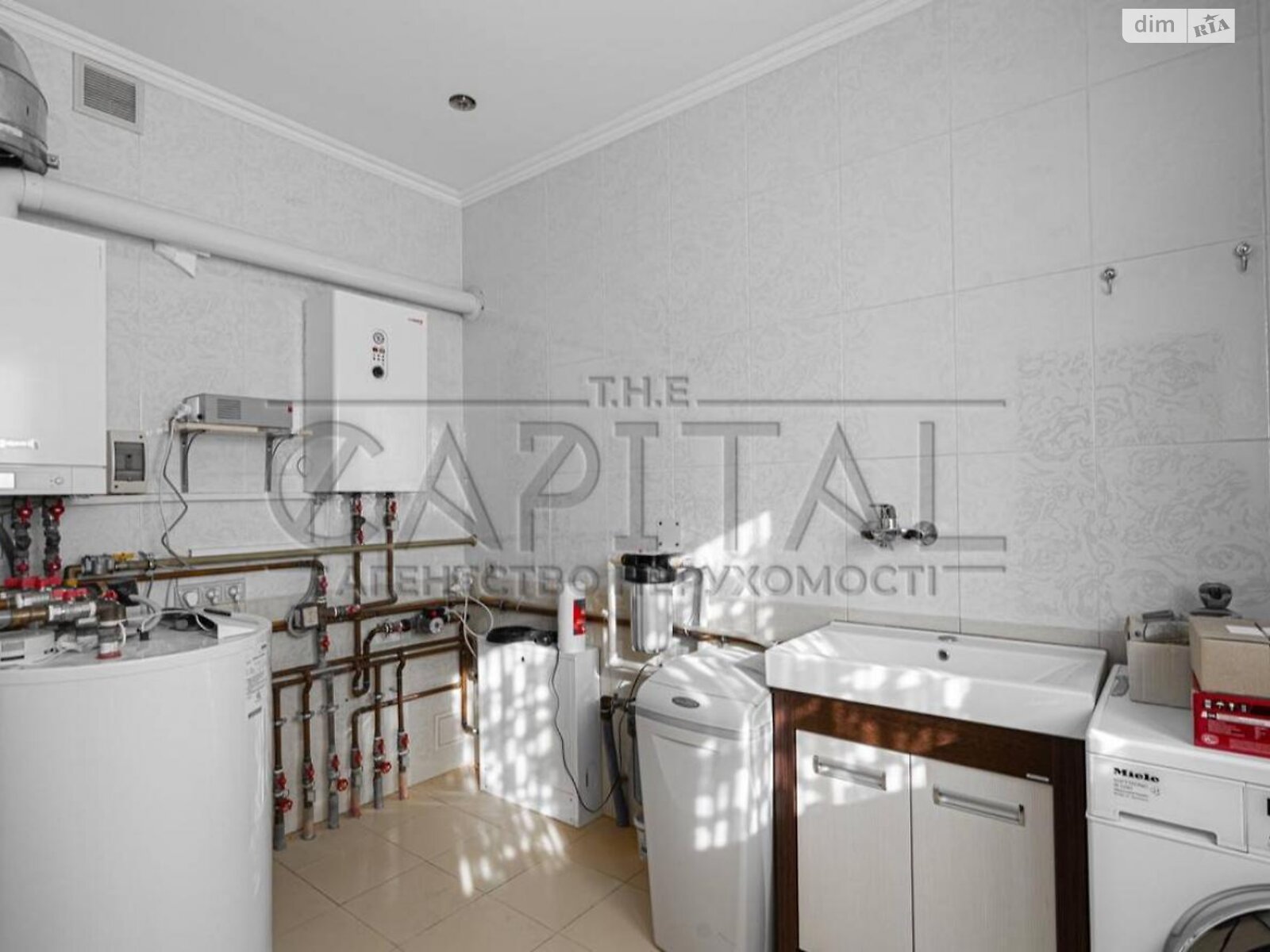 трехэтажный дом, 287.2 кв. м, кирпич. Продажа в Новых Петровцах фото 1 трехэтажный дом, 287.2 кв. м, кирпич. Продажа в Новых Петровцах фото 1