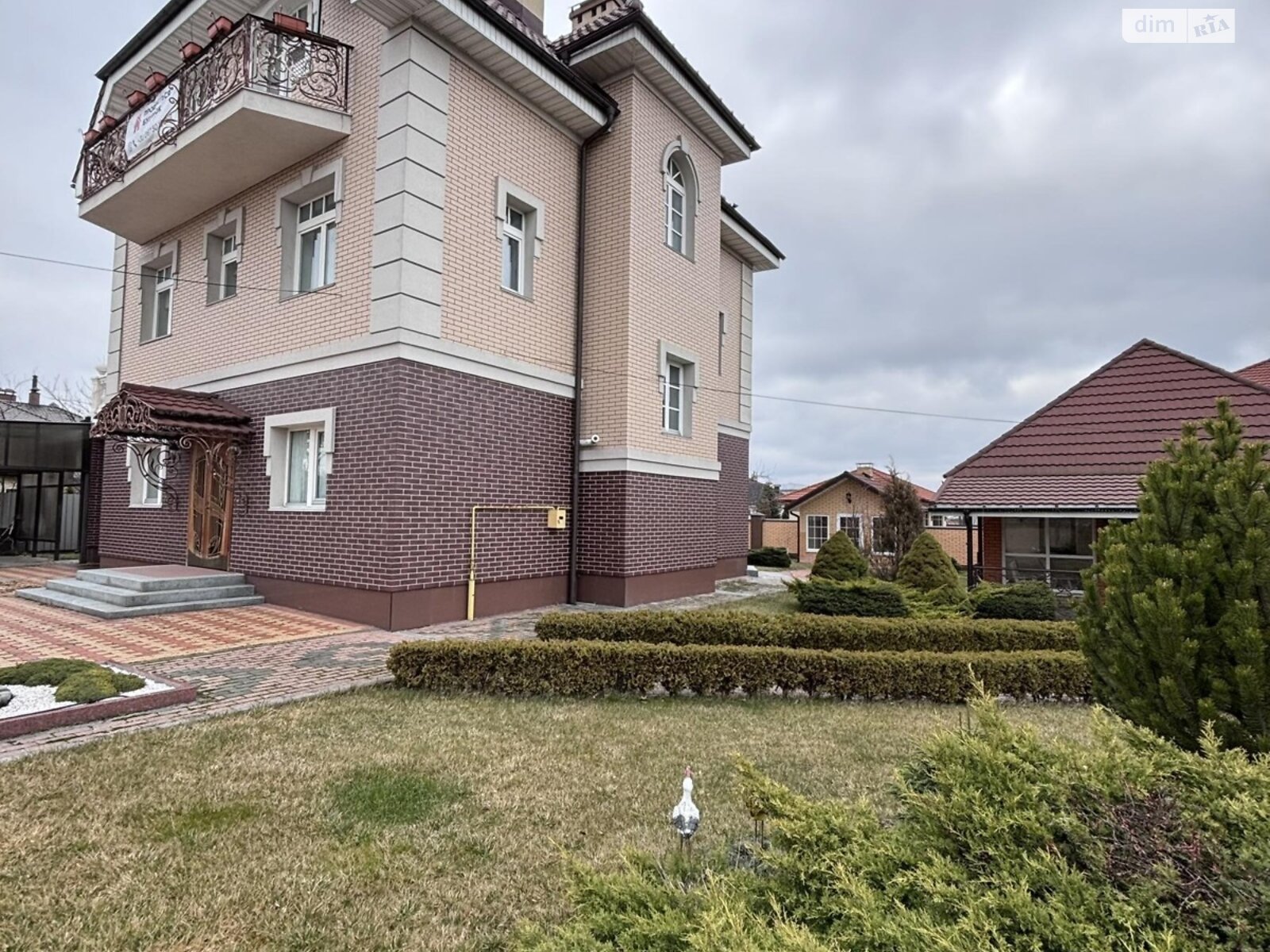 триповерховий будинок бесідка, 288 кв. м, керамічний блок. Продаж у Нових Петрівцях фото 1 триповерховий будинок бесідка, 288 кв. м, керамічний блок. Продаж у Нових Петрівцях фото 1