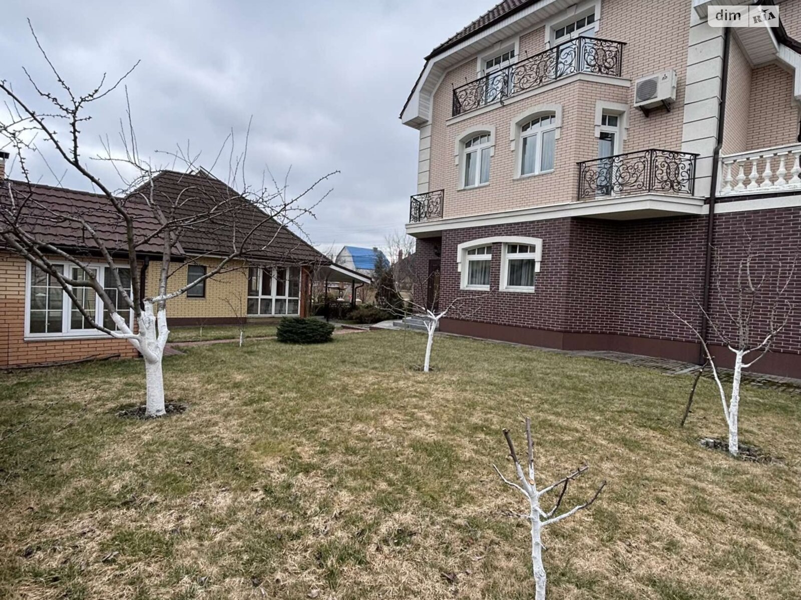 триповерховий будинок бесідка, 288 кв. м, керамічний блок. Продаж у Нових Петрівцях фото 1 триповерховий будинок бесідка, 288 кв. м, керамічний блок. Продаж у Нових Петрівцях фото 1