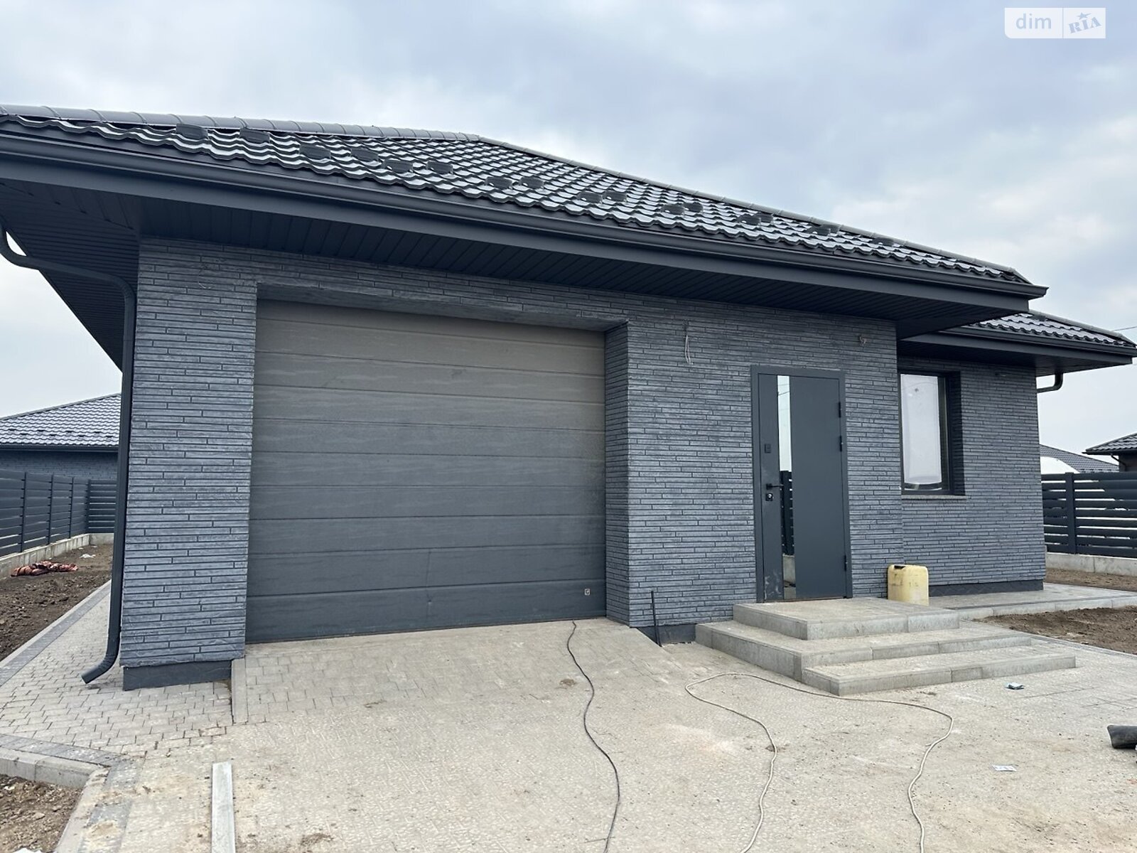 одноэтажный дом с гаражом, 121 кв. м, кирпич. Продажа в Обарове фото 1 одноэтажный дом с гаражом, 121 кв. м, кирпич. Продажа в Обарове фото 1