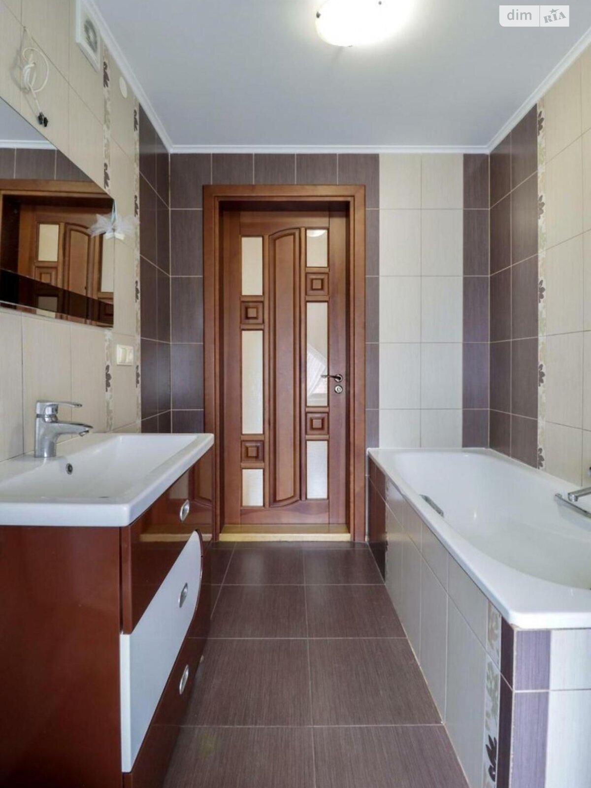 двоповерховий будинок, 250 кв. м, кирпич. Продаж у Оброшине фото 1 двоповерховий будинок, 250 кв. м, кирпич. Продаж у Оброшине фото 1