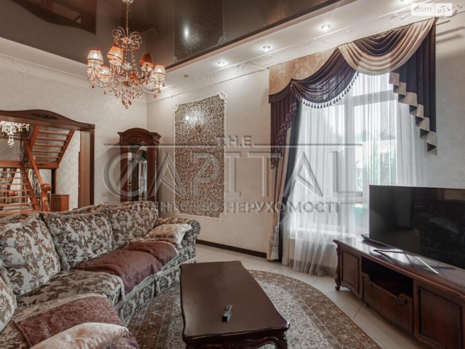 трехэтажный дом с ремонтом, 1700 кв. м, кирпич. Продажа в Григоровке фото 1