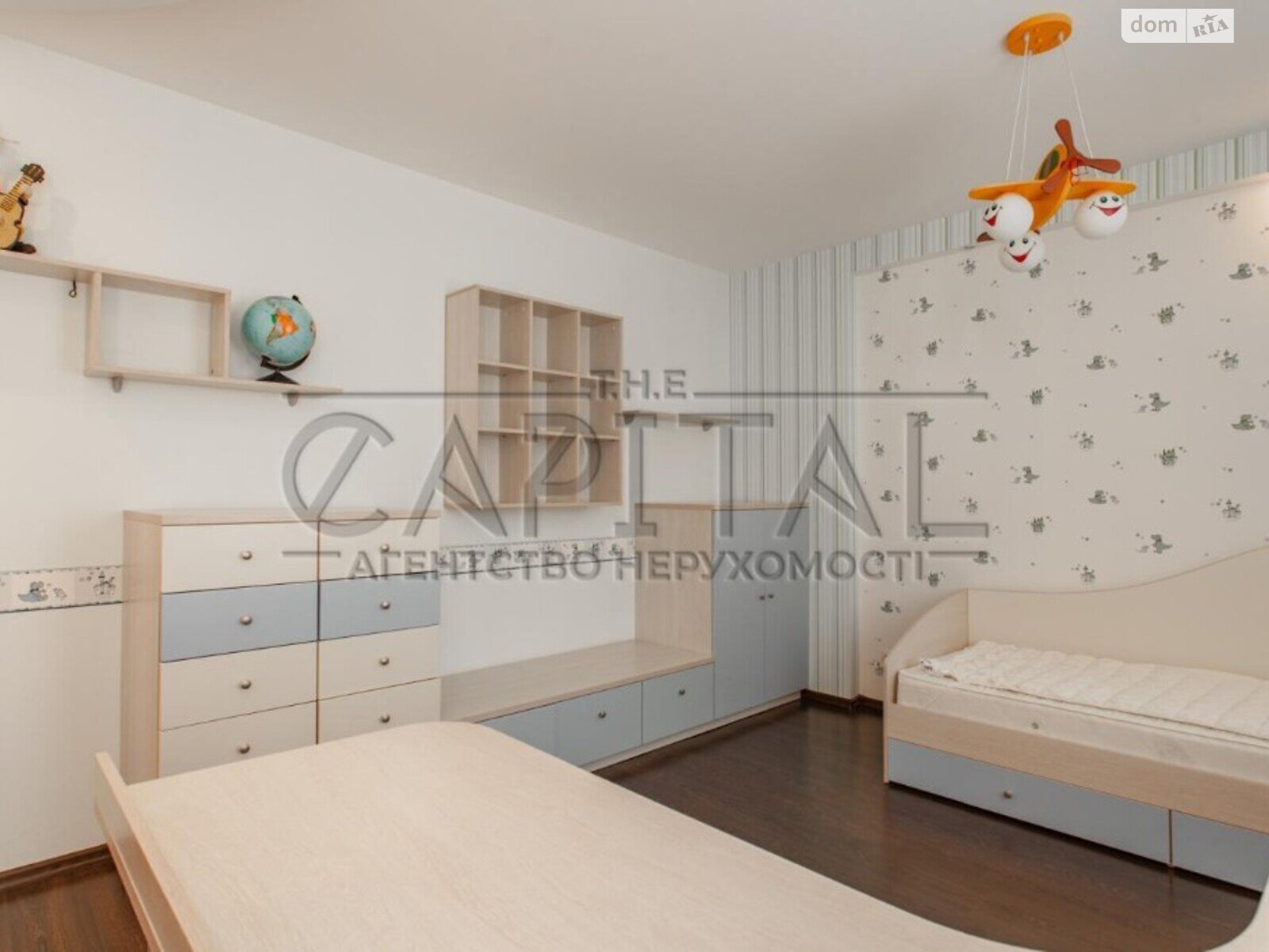 трехэтажный дом с ремонтом, 1700 кв. м, кирпич. Продажа в Григоровке фото 1