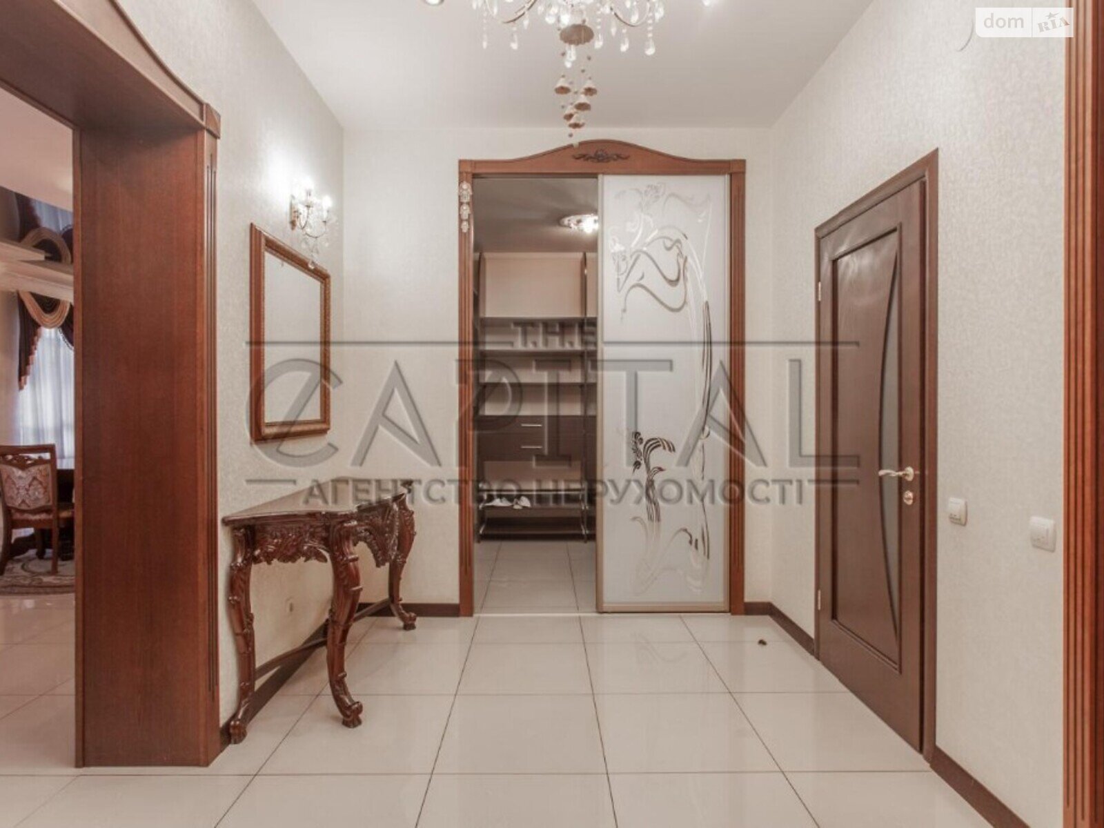 трехэтажный дом с ремонтом, 1700 кв. м, кирпич. Продажа в Григоровке фото 1