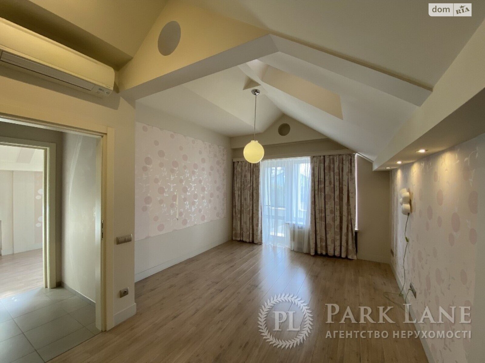 двухэтажный дом с балконом, 550 кв. м, кирпич. Продажа в Конча-Заспе фото 1 двухэтажный дом с балконом, 550 кв. м, кирпич. Продажа в Конча-Заспе фото 1