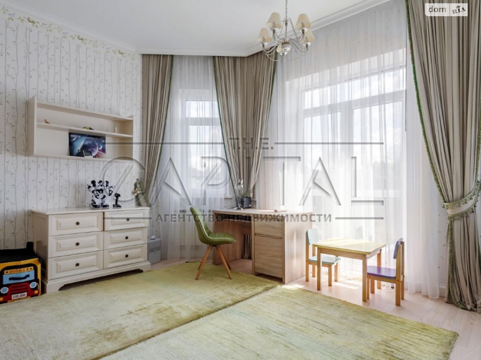 трехэтажный дом с балконом, 455 кв. м, кирпич. Продажа в Козине фото 1