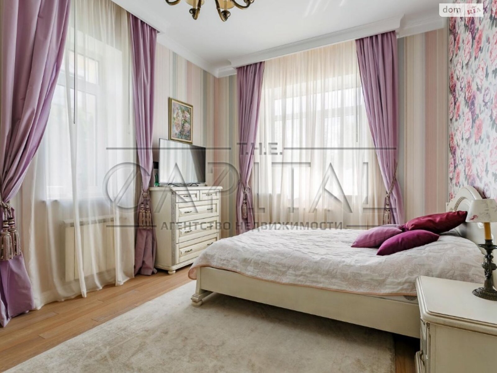 трехэтажный дом с балконом, 455 кв. м, кирпич. Продажа в Козине фото 1