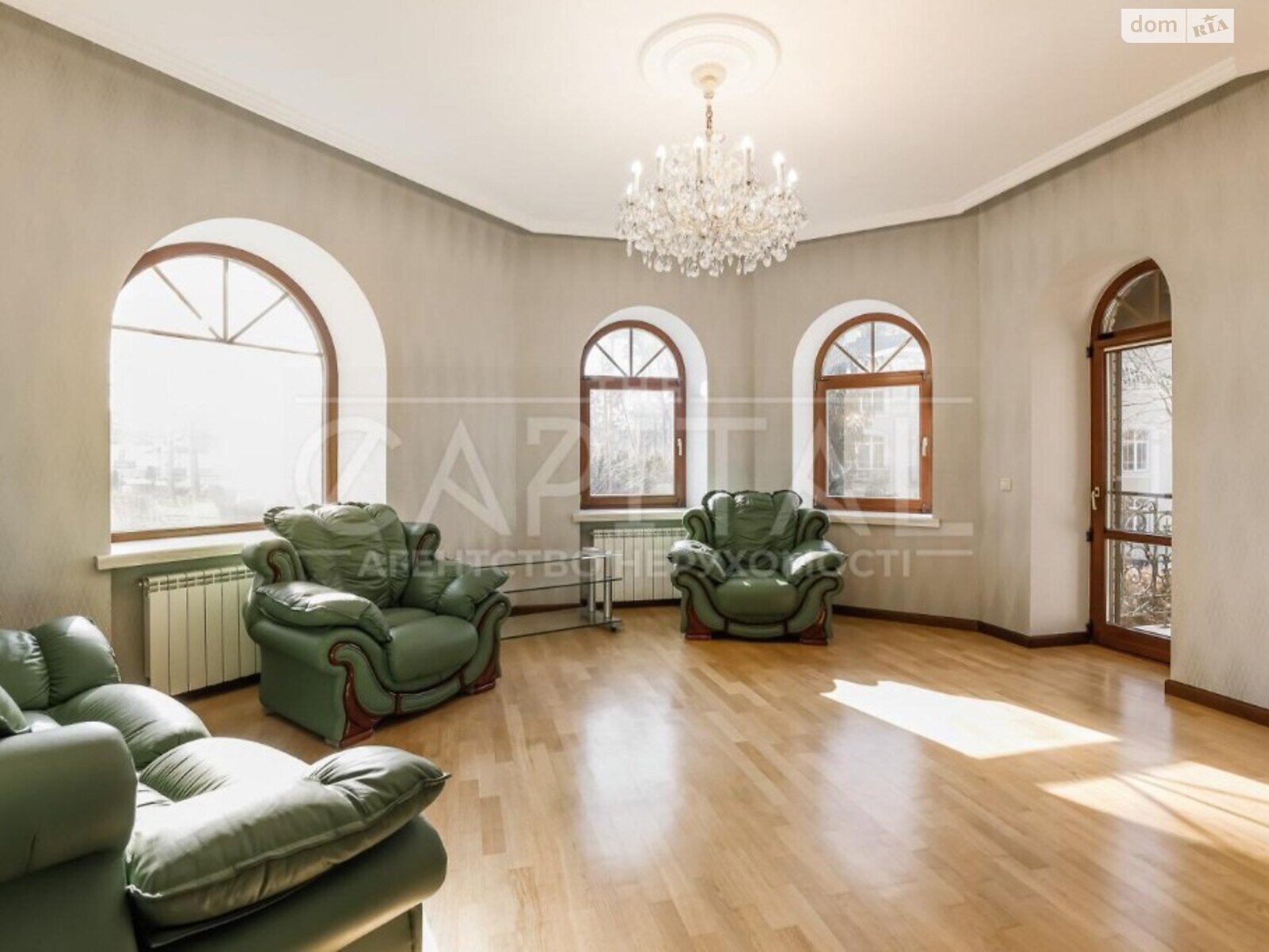 трехэтажный дом с балконом, 350 кв. м, кирпич. Продажа в Козине фото 1