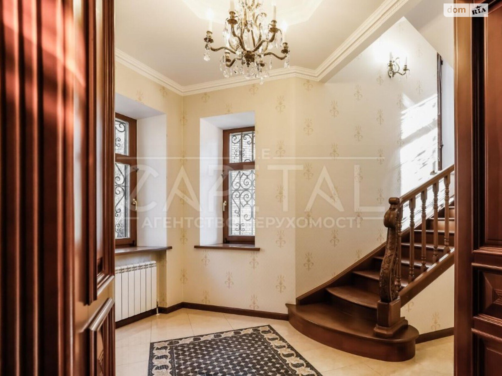 трехэтажный дом с балконом, 350 кв. м, кирпич. Продажа в Козине фото 1