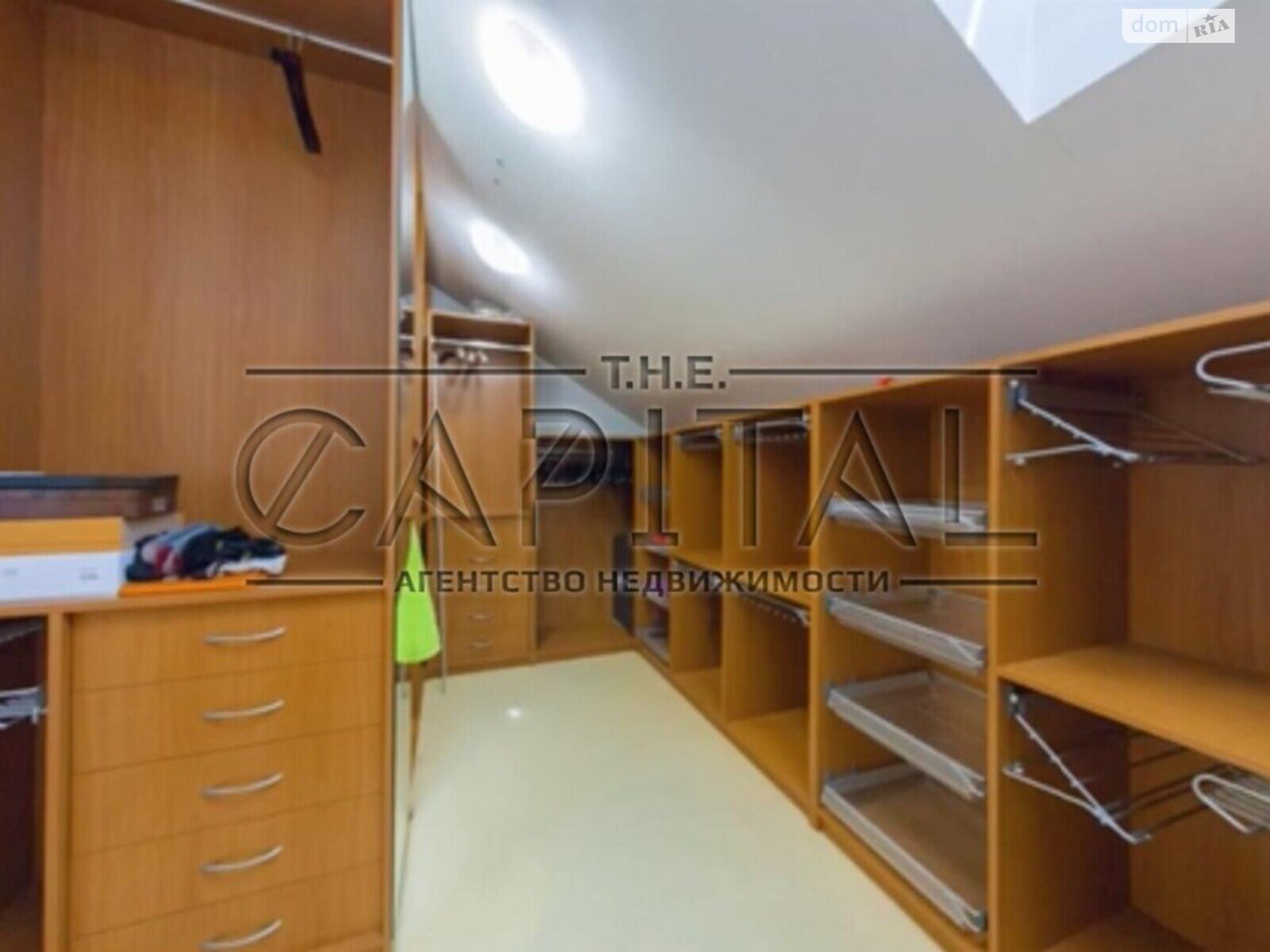 трехэтажный дом с балконом, 679 кв. м, кирпич. Продажа в Козине фото 1 трехэтажный дом с балконом, 679 кв. м, кирпич. Продажа в Козине фото 1