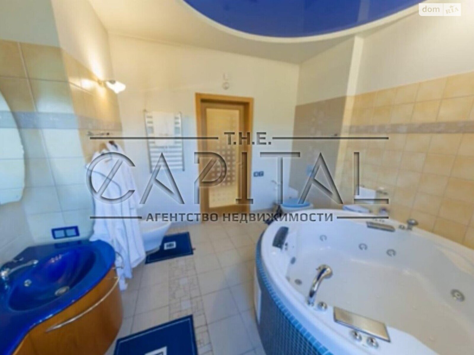 трехэтажный дом с балконом, 679 кв. м, кирпич. Продажа в Козине фото 1 трехэтажный дом с балконом, 679 кв. м, кирпич. Продажа в Козине фото 1