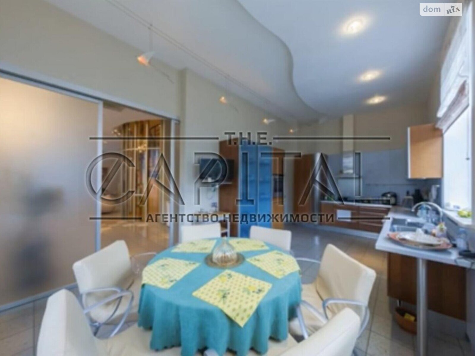 трехэтажный дом с балконом, 679 кв. м, кирпич. Продажа в Козине фото 1 трехэтажный дом с балконом, 679 кв. м, кирпич. Продажа в Козине фото 1