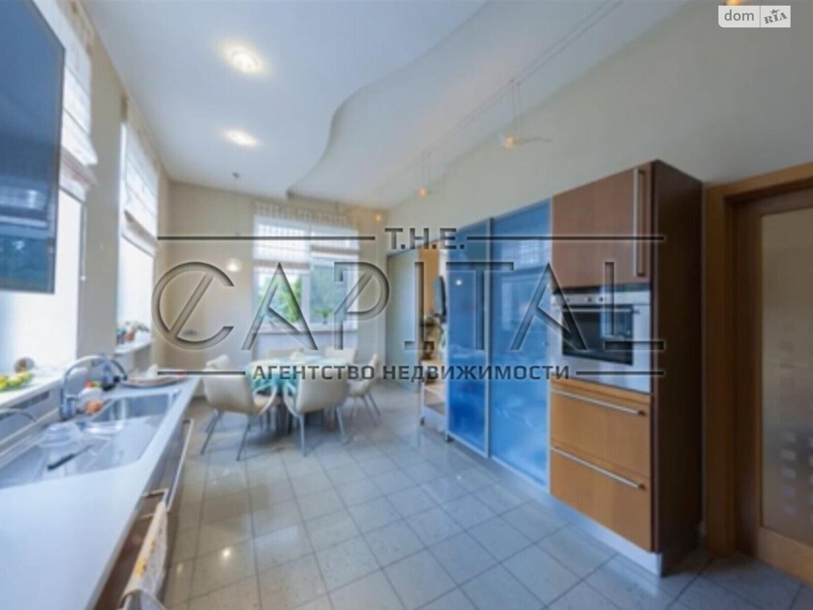 трехэтажный дом с балконом, 679 кв. м, кирпич. Продажа в Козине фото 1 трехэтажный дом с балконом, 679 кв. м, кирпич. Продажа в Козине фото 1