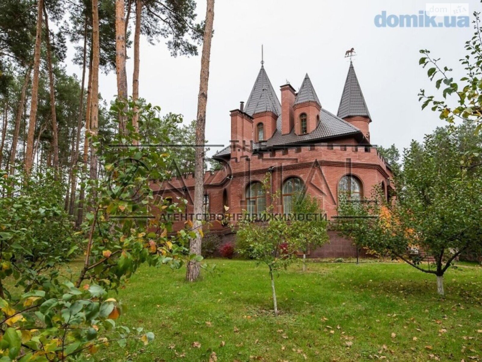трехэтажный дом с отоплением, 1001 кв. м, кирпич. Продажа в Козине фото 1 трехэтажный дом с отоплением, 1001 кв. м, кирпич. Продажа в Козине фото 1